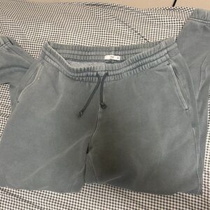 Aritzia/tna joggers size m